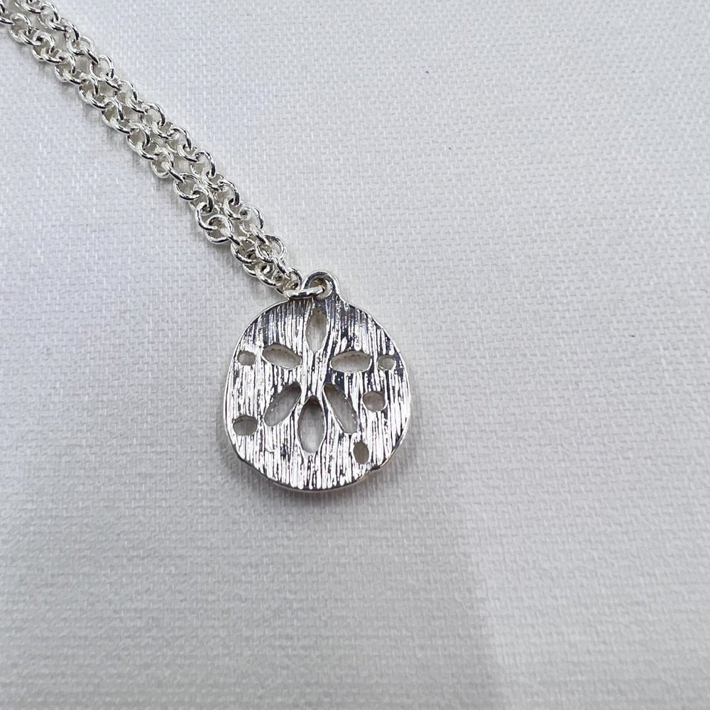 SHB Avon - Sand Dollar Charm Shiny Silver Tone 7” Bracelet - Picture 7 of 7